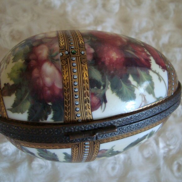 PARIS ROYAL Vintage Egg Ceramic Trinket Box - Picture 1 of 8